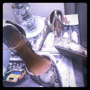Beautiful Snake Print Heels!